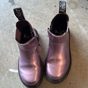 Dr. Martens Kids Boots in Metallic Purple